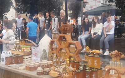 Javni poziv za sudjelovanje na 3. Sajmu prehrambeno-poljoprivrednih proizvoda, obrta, tradicionalnih zanata i turizma AGRO-TOUR LIVNO” 2024 godine