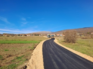 Završeno asfaltiranje lokalne ceste u Strupniću stupnic5